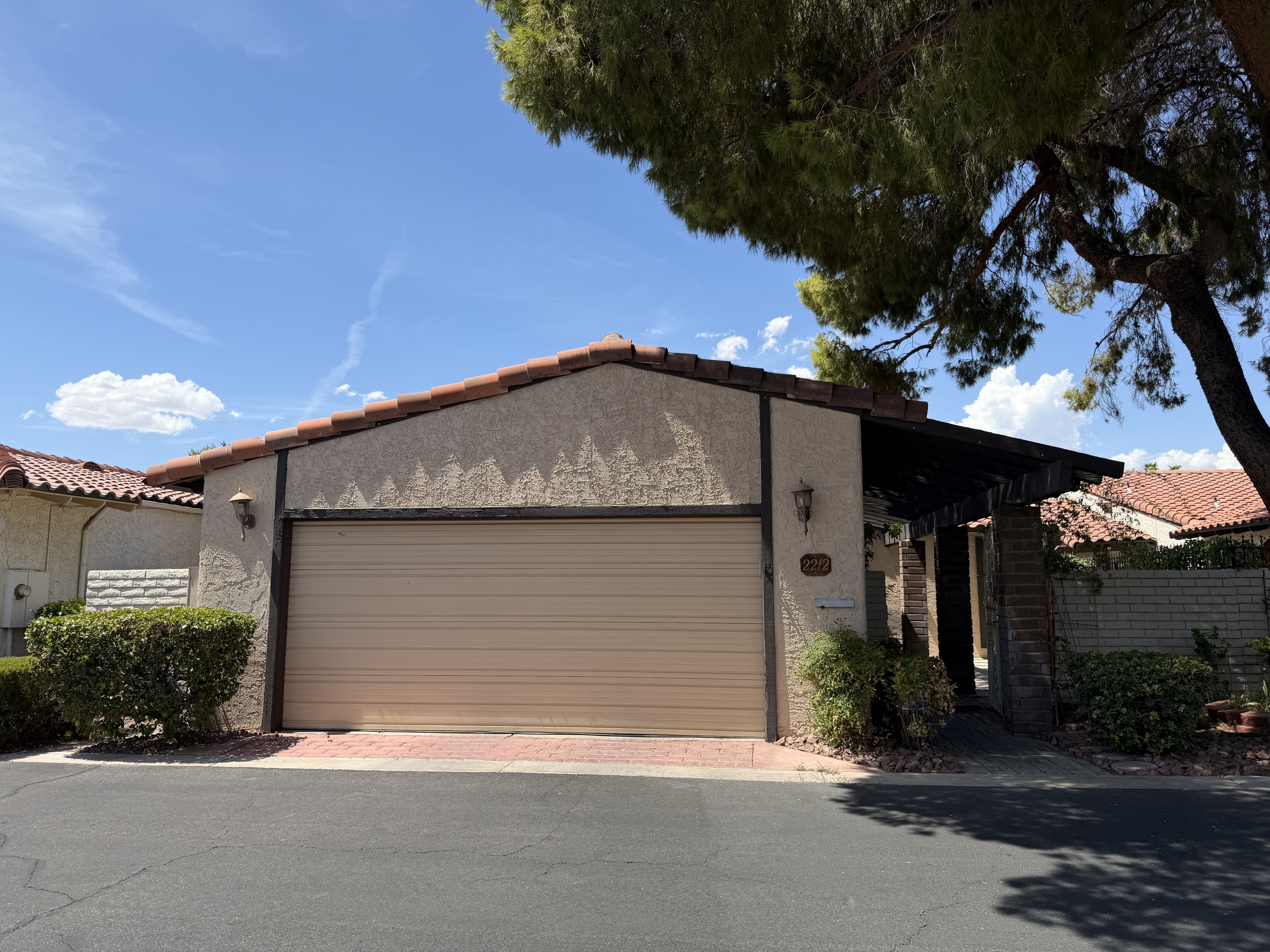 2212 Plaza Del Prado
